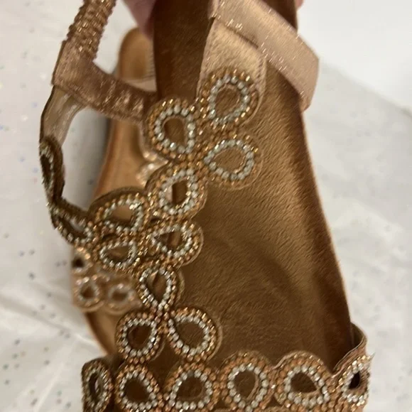 Woman’s Sandals - Picture 7 of 16